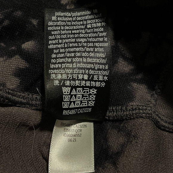 PINK Victoria’s Secret Spiral Tie Dye Ribbed Leggings size medium - Picture 6 of 8